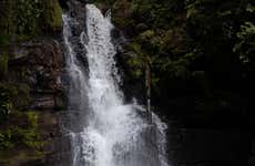 Ruta privada de senderismo por la cascada Aguas Calientes