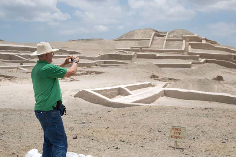 Turista em Cahuachi