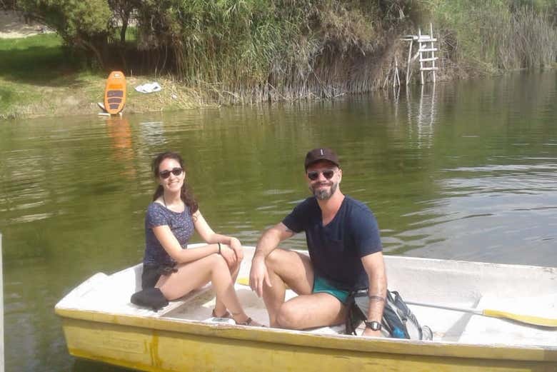 Passeio de barco pelo oásis de Costa Rica