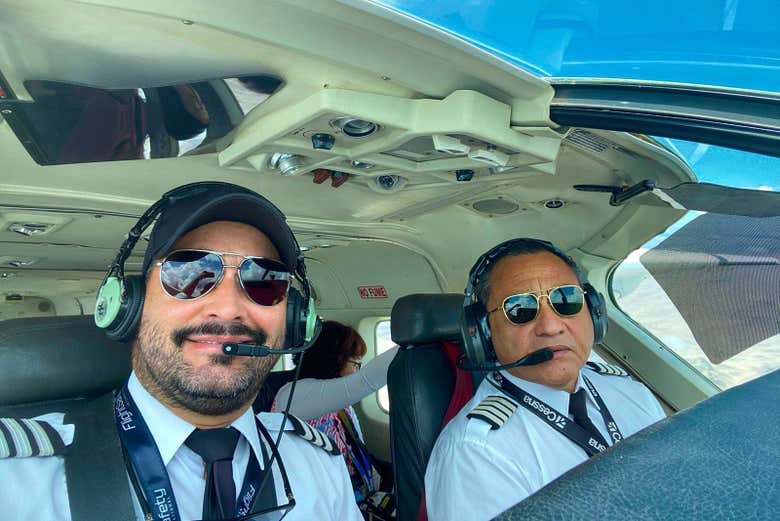 Pilotos de la avioneta en Nazca