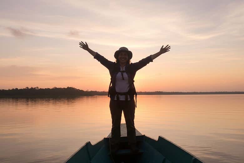 El sol naciendo en el río Uyacali