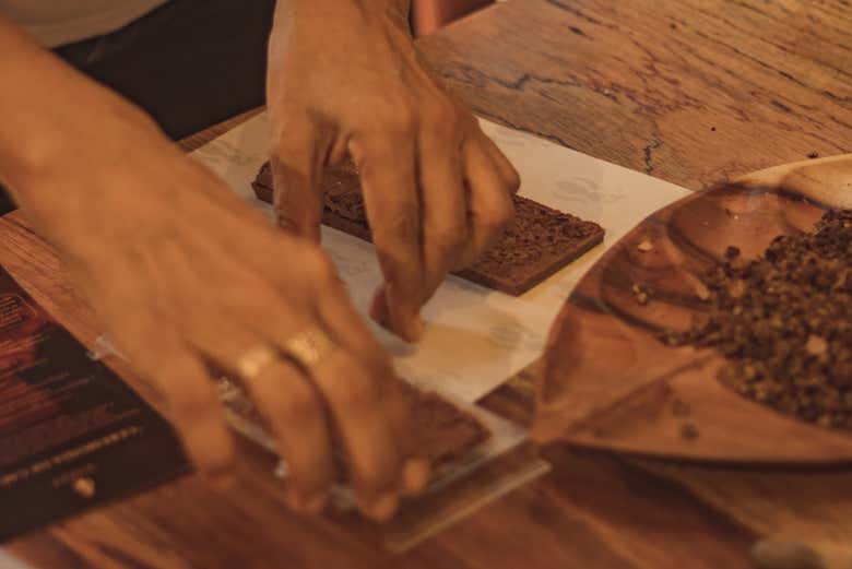 Dando forma a las tabletas de chocolate