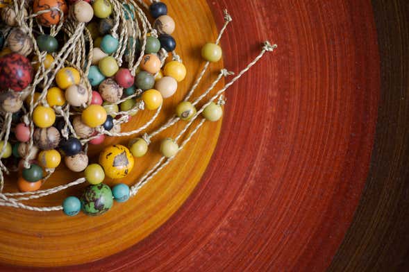 Taller de artesanía en la selva amazónica
