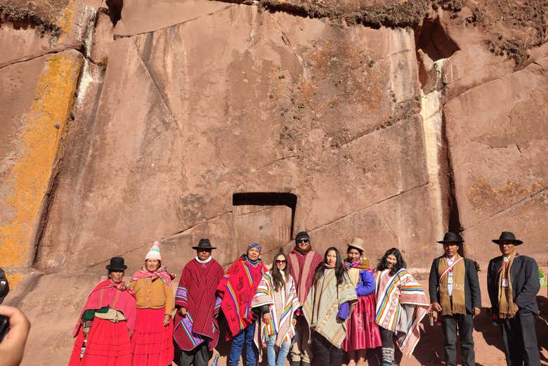 Group photo at Aramu Muru