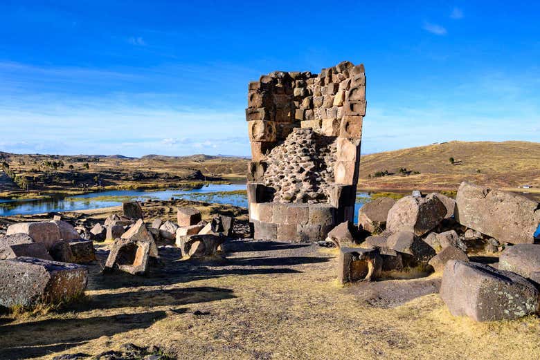 Recorriendo el complejo funerario de Sillustani