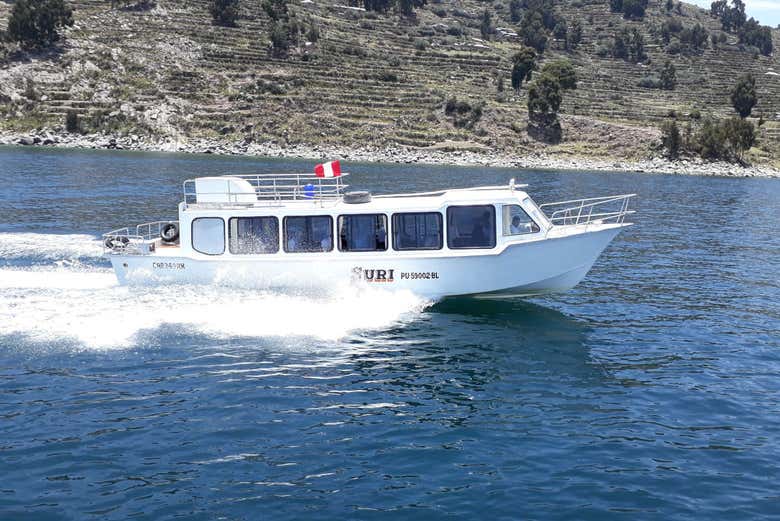 Bateau au départ de Puno