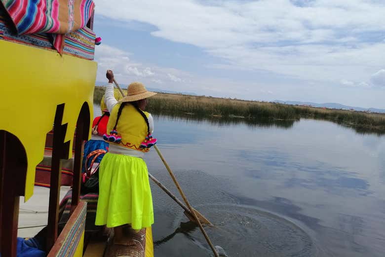 Navigando su lago Titicaca