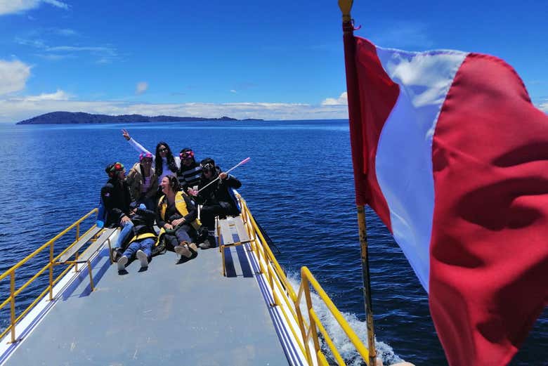 Paseo en barco por el lago Titicaca