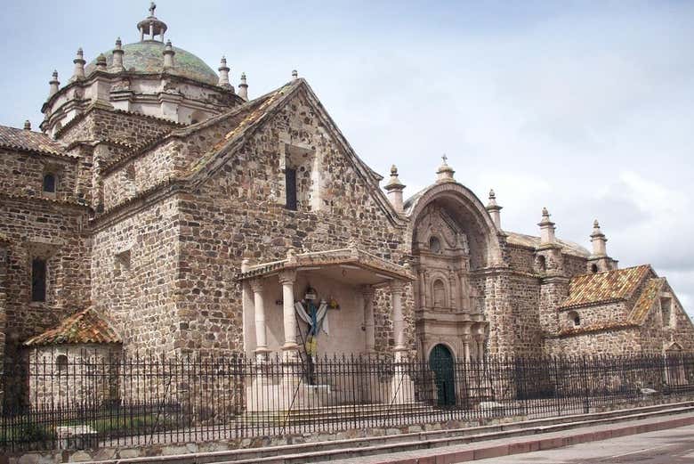 Entrada al templo de Santiago Apóstol