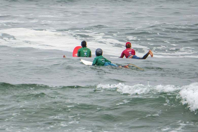 Clase de surf en San Bartolo