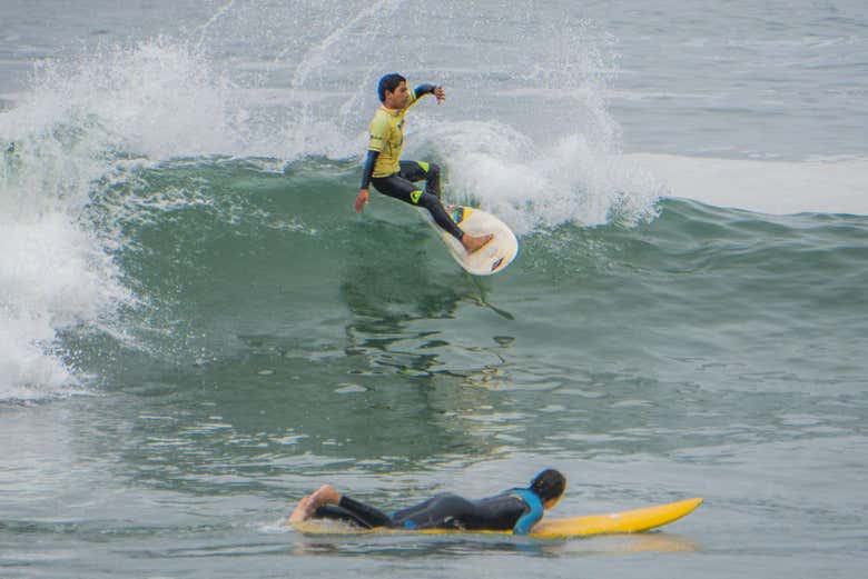 Cabalgando las olas de San Bartolo