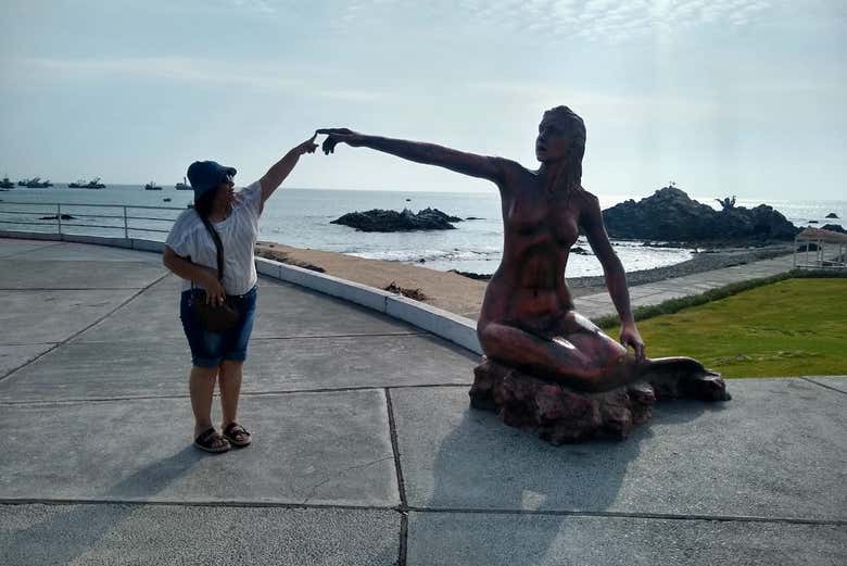 Sculpture at the Port of Ilo