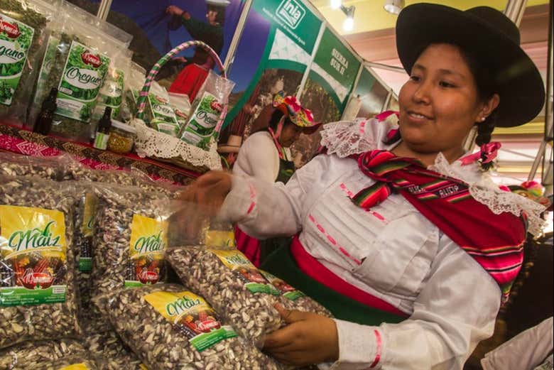 Vendedora en el mercadillo