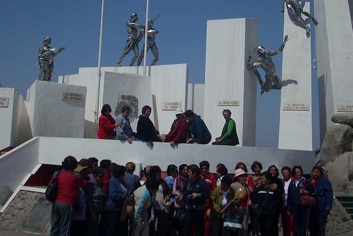 Visitando el monumento de la Alianza