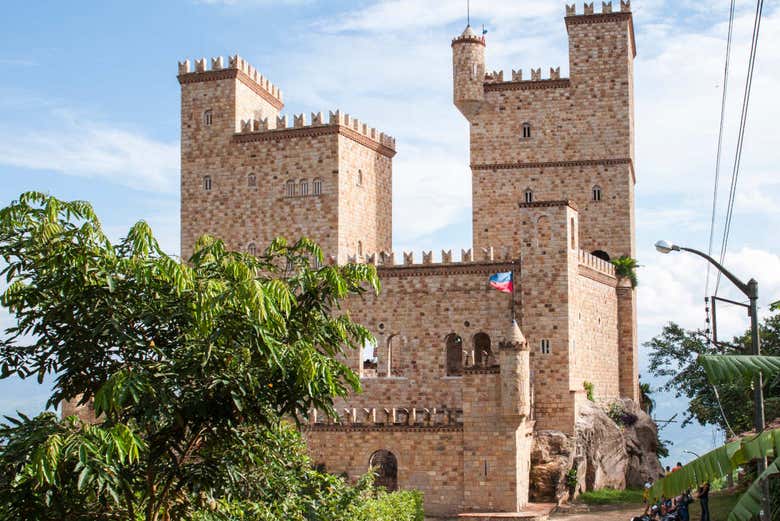Disfrutando tour por el Castillo de Lamas