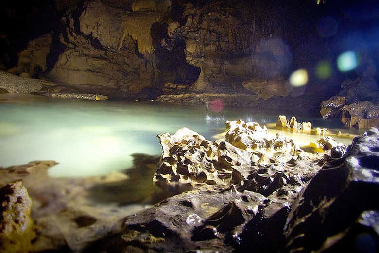 Interior de las Cuevas Palestinas