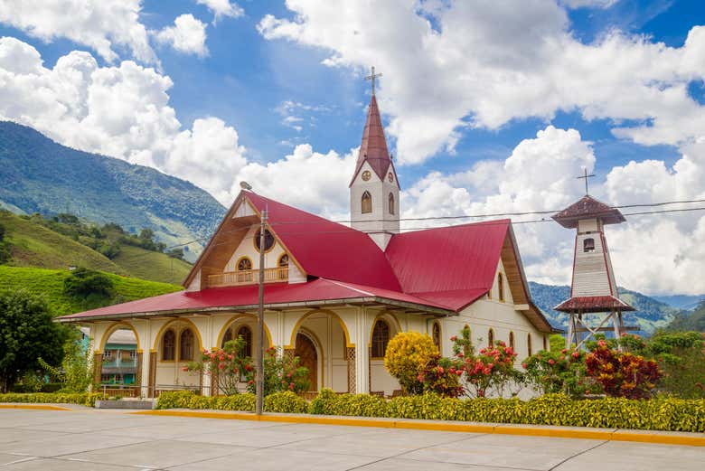 Admire the Church of the Lord of the Divine Mercy