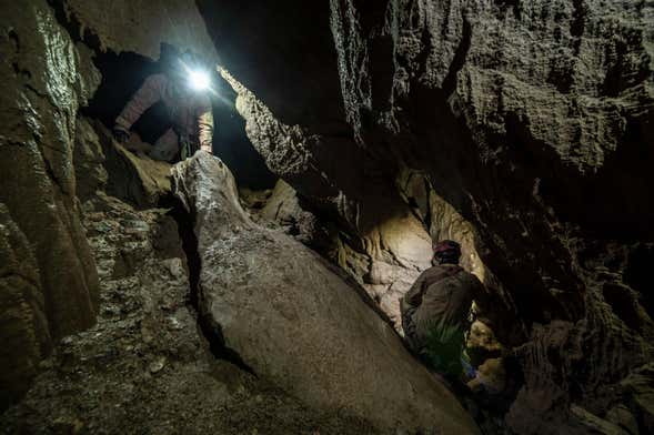 Espeleología en la gruta del Manto Sagrado