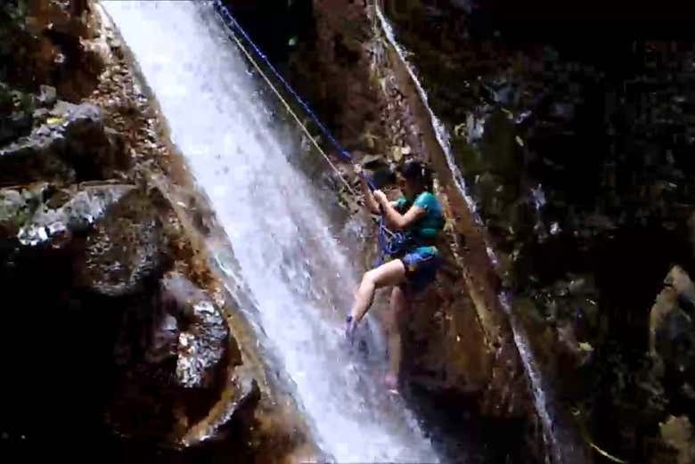 Escalando por la catarata
