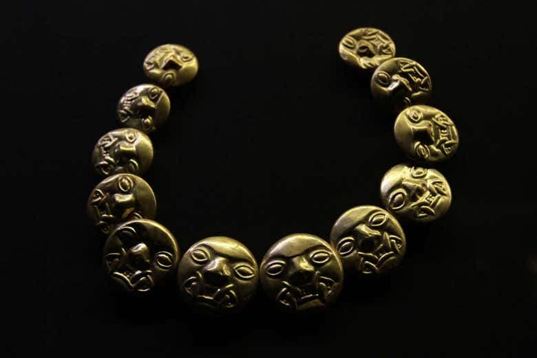 Joyas encontradas en la tumba de la Dama de Cao