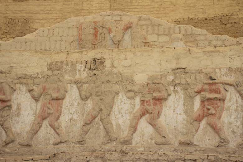 Relieves de los muros de El Brujo