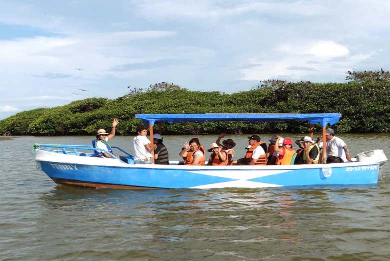 Barco por los manglares de Tumbes