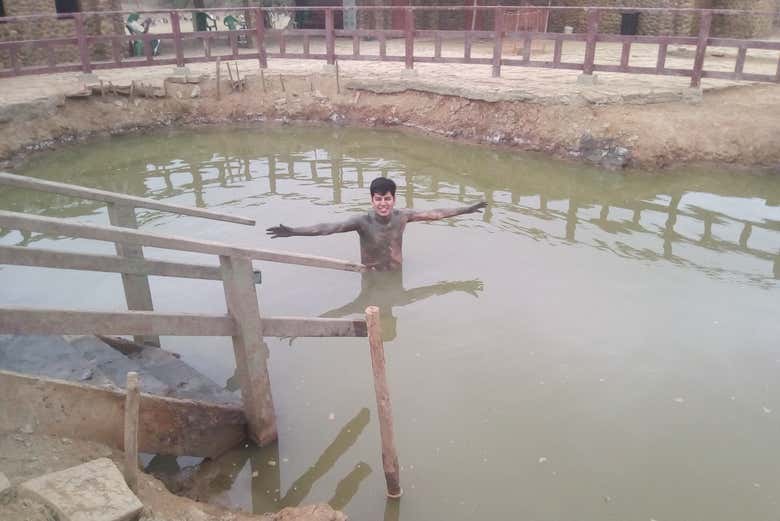 Comenzando el baño en el barro
