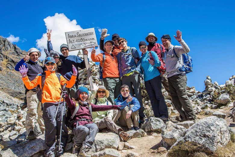Alcanzando el pico del camino de Salkantay