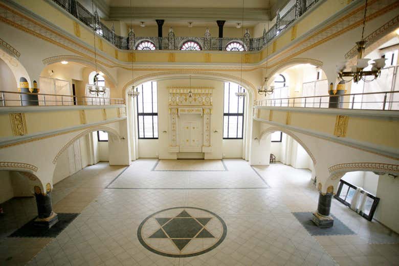 Interior de la Sinagoga de la Cigüeña Blanca