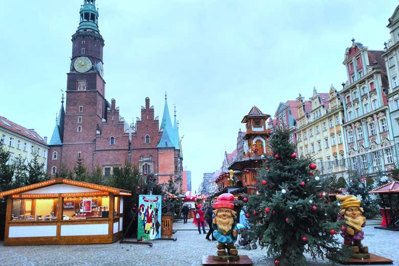 La plaza del Mercado con el edificio del Ayuntamiento 