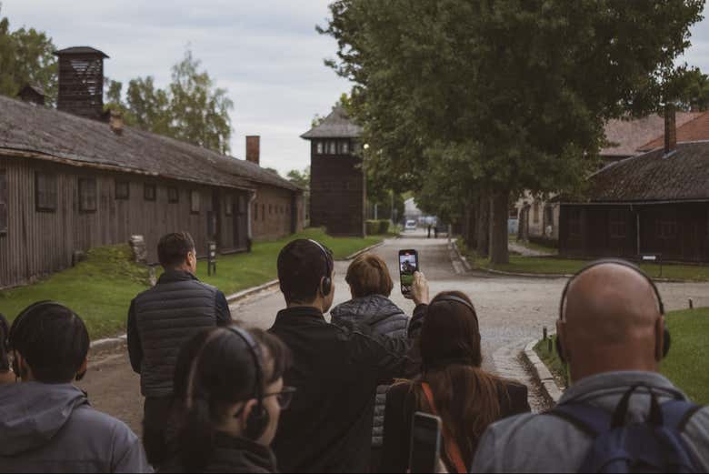Explorando Auschwitz en grupo reducido