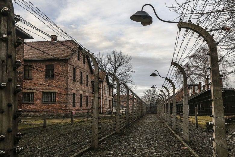 Dans le camp de concentration d'Auschwitz