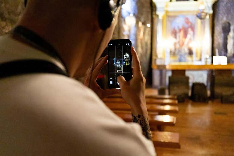 Tomando fotos en la capilla de la Mina de Sal de Bochnia