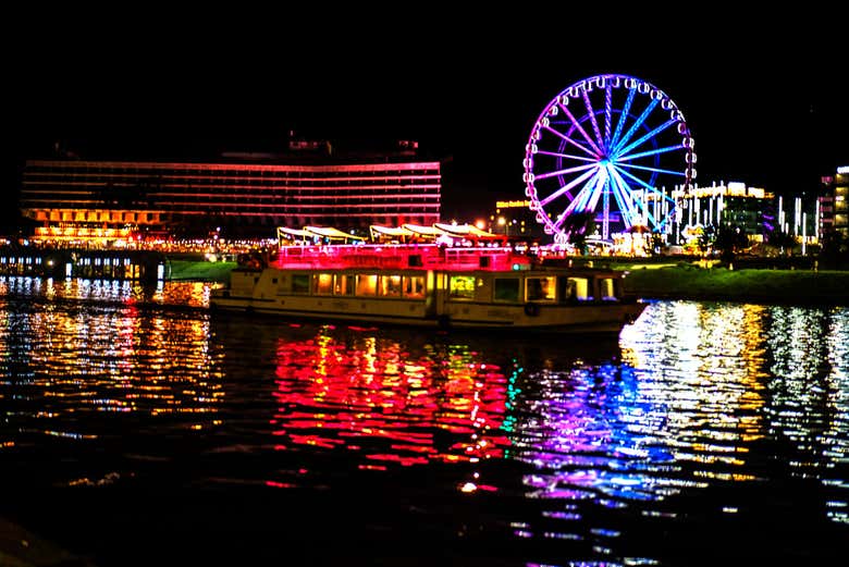 Vistas nocturnas desde el río Vístula