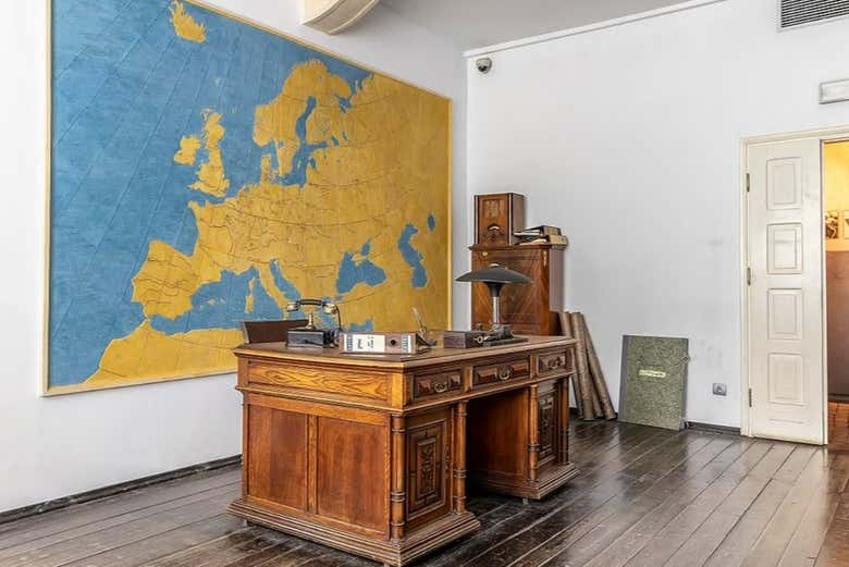 See Oskar Schindler's desk