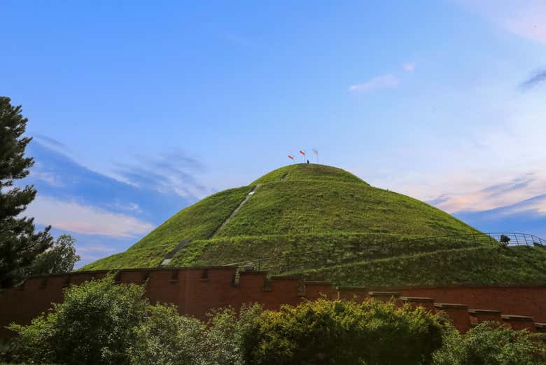 Il tumulo al tramonto