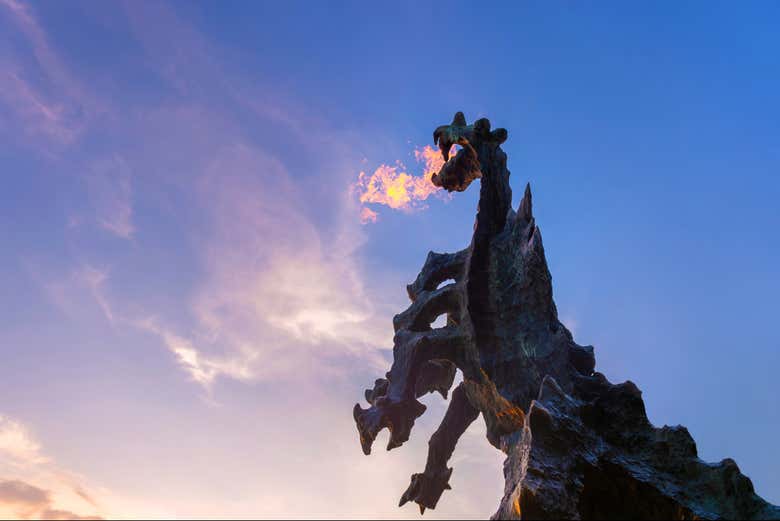 Visit the iconic Dragon Monument