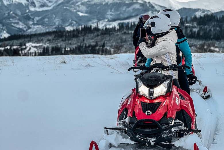 Viendo las montañas Tatras nevadas