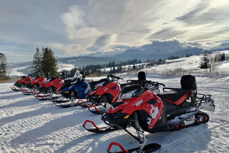 ¿Preparados para una aventura en moto de nieve?