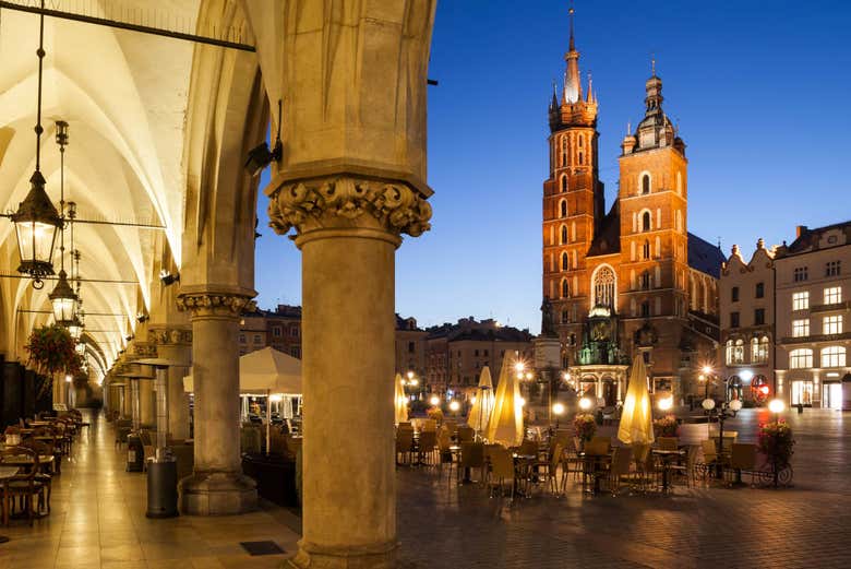 De noche, afloran los misterios de Cracovia