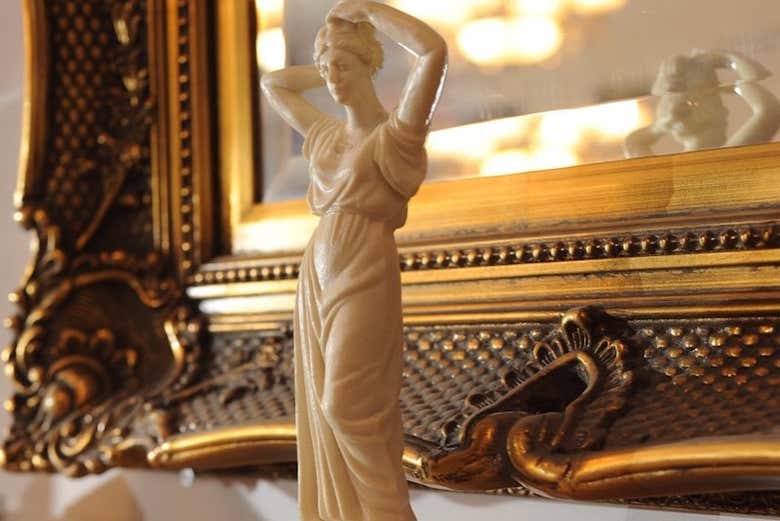 Ornaments around the hall