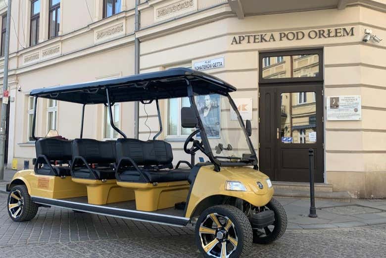 La voiturette de golf dans le centre historique de Cracovie