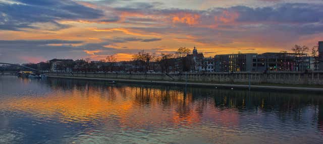 Paseo en barco al atardecer