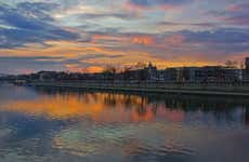 Paseo en barco al atardecer