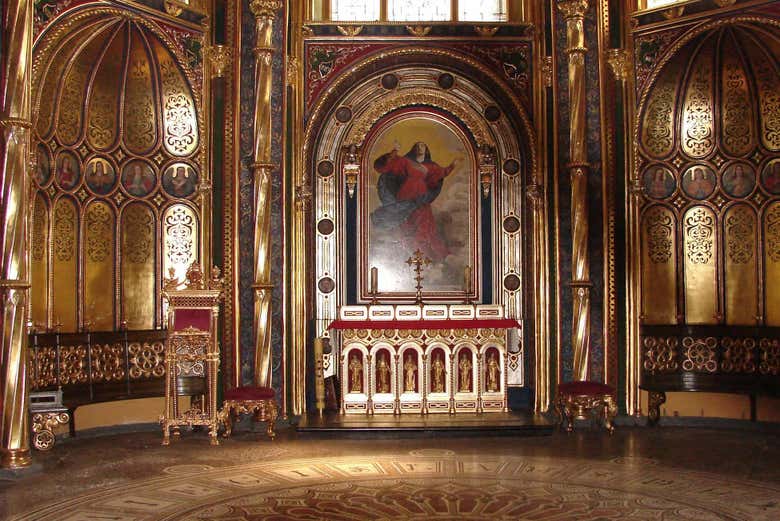Admirad el majestuoso altar e interior de la Catedral de Poznan