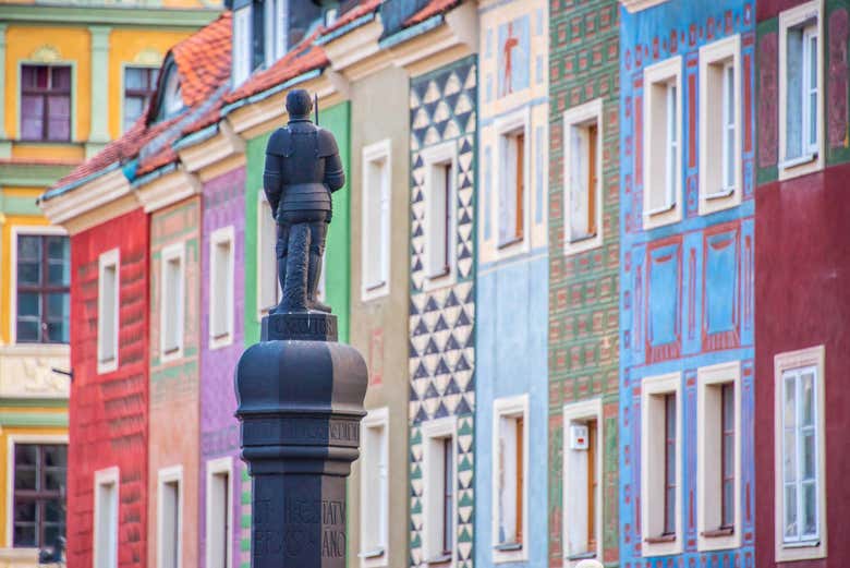 Picota de Poznan, con la escultura del verdugo