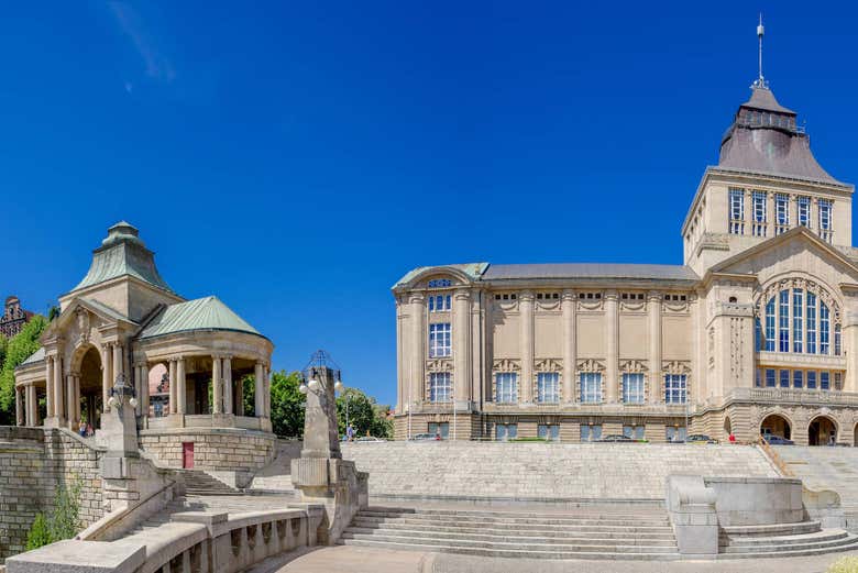 Contemplando los edificios desde Wały Chrobrego