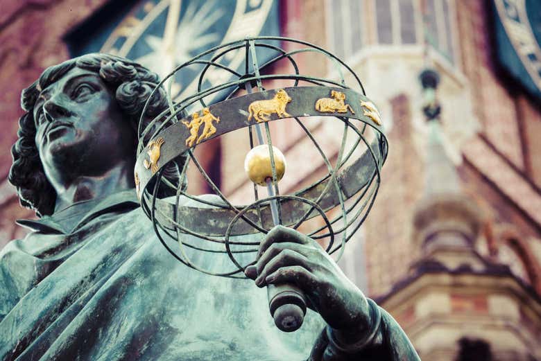 Estatua en honor a Copérnico en Torun