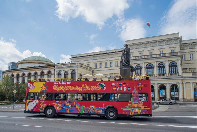 El autobús de City Sightseeing por Varsovia