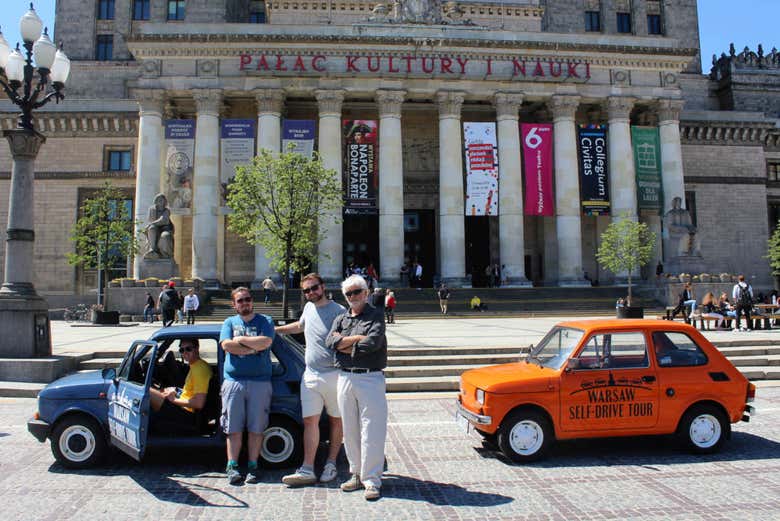 Recorriendo Varsovia en coche antiguo